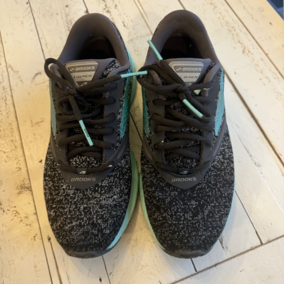 Women’s Brooks Launch 4 Running Shoe - Picture 2 of 5